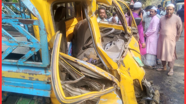 মানিকগঞ্জে পিকআপ–ড্রামট্রাক মুখোমুখি সংঘর্ষে চালক নিহত, হেলপার আহত