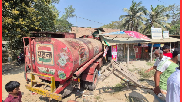 নোয়াখালীর কবিরহাটে তেলের গাড়ির চাপায় ২ পথচারী নিহত, একজন গুরুতর আহত