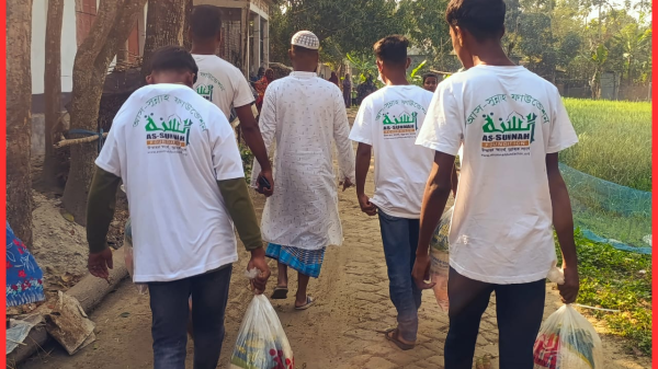 রাজবাড়ীতে ২৫০ পরিবার পেল ইফতার সামগ্রী