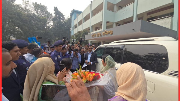 হজ্জ যাত্রী ও প্রবাসীদের বিমানবন্দরে ভোগান্তি দূর হবে: মন্ত্রী আফরোজা খানম রিতা