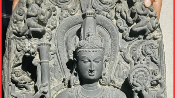 Claim offer You said: ঠাকূরগাঁওয়ে র‌্যাব-১৩’র অভিযানে কোটি টাকার কষ্টিপাথরের মূর্তি উদ্ধার পাচারকারী গ্রেফতার। মো. আরফান আলী : দেশের প্রত্নসম্পদ রক্ষা ও চোরাকারবার দমনে আবারও কঠোর বার্তা দিল র‌্যাপিড অ্যাকশন ব্যাটালিয়ন (র‌্যাব-১৩)। ঠাকুরগাঁও জেলার ভুল্লী এলাকায় পরিচালিত এক বিশেষ অভিযানে কোটি টাকার কষ্টিপাথরের মূর্তি উদ্ধার এবং এক পাচারকারীকে গ্রেফতার করা হয়েছে। র‌্যাব-১৩, সিপিএসসি, রংপুরের একটি চৌকস আভিযানিক দল গোপন সংবাদের ভিত্তিতে মঙ্গলবার ২৪ ফেব্রুয়ারি ভোর ৪টা ৩০ মিনিটে ভুল্লী থানাধীন ১৮নং ইউনিয়নের সুকানপুকুরী গ্রামে অভিযান পরিচালনা করে। অভিযানে মোঃ লাল মিয়া (৬০), পিতা-মৃত ফজল হক মণ্ডল, মাতা-মৃত রাবেয়া বেগম, সাং-সুকানপুকুরী, থানা-ভুল্লী, জেলা-ঠাকূরগাঁওকে নিজ বাড়ী থেকে গ্রেফতার করা হয়। অভিযান চলাকালে তার হেফাজত থেকে একটি মূল্যবান কষ্টিপাথরের মূর্তি উদ্ধার করা হয়। প্রাথমিক ভাবে ধারণা করা হচ্ছে, মূর্তিটির আনুমানিক বাজারমূল্য এক কোটি টাকারও বেশী। সংশ্লিষ্ট সূত্র জানিয়েছে, এটি প্রত্নতাত্ত্বিক গুরুত্বসম্পন্ন হতে পারে এবং একটি সংঘবদ্ধ চোরাচালান চক্রের মাধ্যমে বিদেশে পাচারের পরিকল্পনা ছিল। গ্রেফতারকৃত আসামির বিরুদ্ধে বিশেষ ক্ষমতা আইন, ১৯৭৪-এর প্রযোজ্য ধারায় মামলা দায়েরের প্রস্তুতি নেওয়া হয়েছে। জব্দকৃত আলামতসহ তাকে সংশ্লিষ্ট থানায় হস্তান্তর করা হয়েছে। র‌্যাব-১৩ জানিয়েছে, দেশের ঐতিহ্য ও প্রত্নসম্পদ রক্ষায় তাদের গোয়েন্দা তৎপরতা ও অভিযান অব্যাহত থাকবে বলে জানানো হয়।প্রত্নতাত্ত্বিক নিদর্শন পাচারের মতো রাষ্ট্রবিরোধী অপরাধের বিরুদ্ধে “জিরো টলারেন্স” নীতিতে কঠোর অবস্থান বহাল থাকবে বলেও বাহিনীটি হুঁশিয়ারি উচ্চারণ করেছে। উল্লেখ্য, র‌্যাব-১৩’র অতিরিক্ত পুলিশ সুপার ও সিনিয়র সহকারী পরিচালক (মিডিয়া) বিপ্লব কুমার গোস্বামী স্বাক্ষরিত এক প্রেস বিজ্ঞপ্তিতে এসব তথ্য নিশ্চিত করা হয়েছে। ChatGPT said: নিউজ আকারে সাজানো হয়েছে, সংক্ষিপ্ত ও পাঠযোগ্যভাবে: ঠাকুরগাঁওয়ে কোটি টাকার কষ্টিপাথরের মূর্তি উদ্ধার, পাচারকারী গ্রেফতার