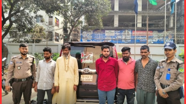 চট্টগ্রামে প্রকাশ্যে ব্যবসায়ীকে অপহরণের চেষ্টা, জনতার সহায়তায় রক্ষা