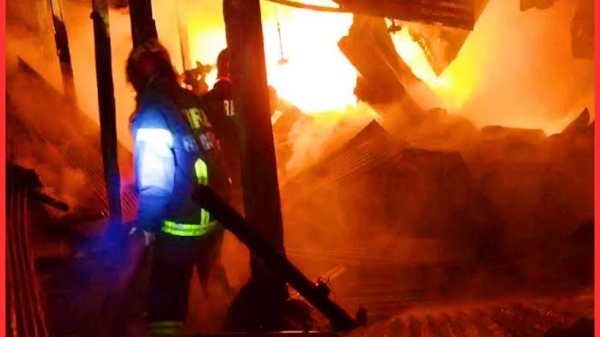 কালিয়াকৈর-এ ভয়াবহ অগ্নিকাণ্ড: ১৮ দোকান পুড়ে ছাই, প্রায় ৩ কোটি টাকার ক্ষতি