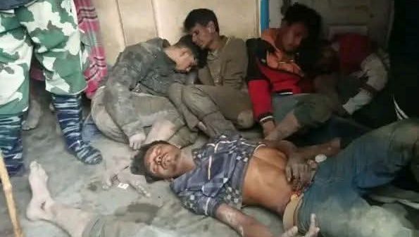 পাটগ্রাম সীমান্তে ৬ বাংলাদেশি আটক, নির্যাতনের অভিযোগ