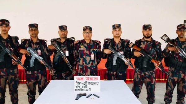 ছাগলনাইয়ায় পরিত্যক্ত বিদেশি পিস্তল ও গুলি উদ্ধার