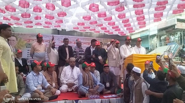 ছাগলনাইয়ায় কৃষক সমাবেশে এমপি প্রার্থীর কৃষক ও এলাকাবাসীকে সমর্থনের আহ্বান