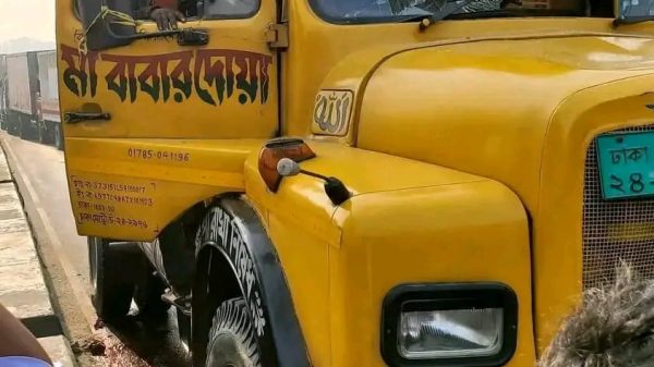 কালিয়াকৈরে ট্রাকচাপায় নারী পোশাক শ্রমিক নিহত