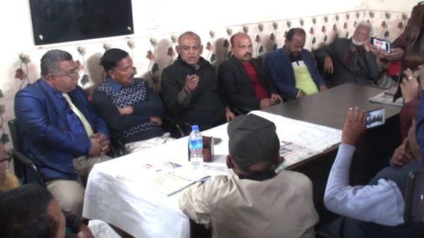 পার্বতীপুরে ধানের শীষ প্রার্থী কামরুজ্জামানের সঙ্গে সাংবাদিকদের মতবিনিময় সভা