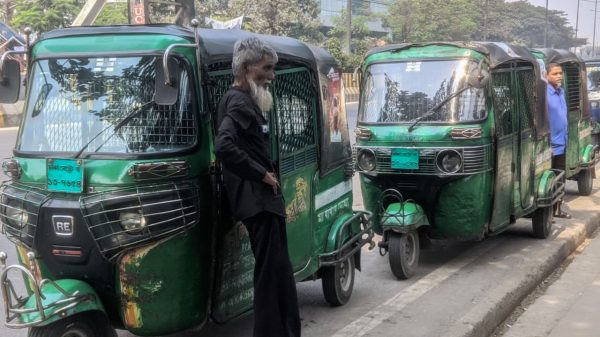 নির্বাচনের আগে সিএনজির দৌরাত্ম্য, অতিরিক্ত ভাড়া আদায়ের অভিযোগ