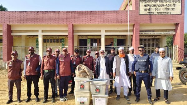 ত্রয়োদশ জাতীয় নির্বাচন: পাহাড়ি দুর্গম এলাকায় কেন্দ্রে বহুমাত্রিক নিরাপত্তা বলয়ে ব্যালট পাঠানো সম্পন্ন