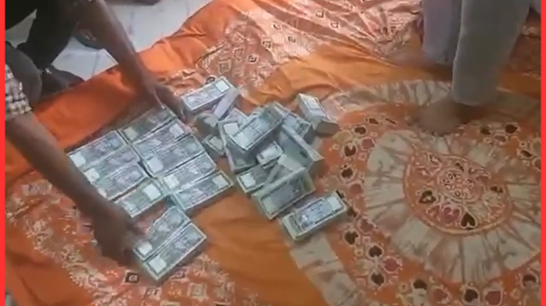 রাজধানীতে ২৫ লাখ টাকার জাল নোটসহ দুই তরুণ গ্রেফতার