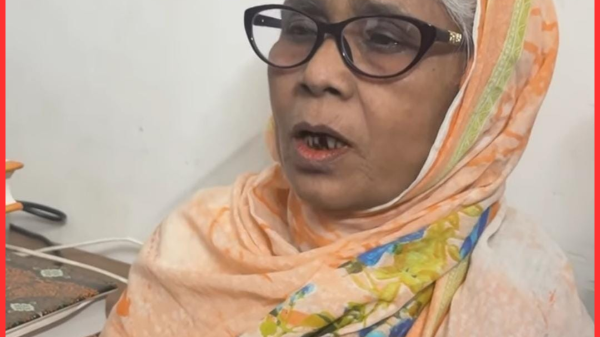 নির্বাচনের আগে অসুস্থ বৃদ্ধার পাশে দাঁড়ালেন তারেক রহমান