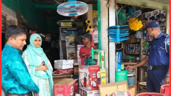 অতিরিক্ত দামে বিক্রি: রামপালে তিন ব্যবসায়ীকে জরিমানা