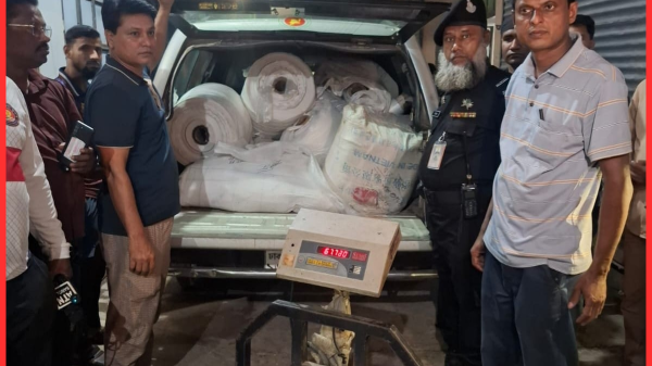 বগুড়ায় নিষিদ্ধ পলিথিন উৎপাদন: কারখানা সিলগালা, জরিমানা ৫০ হাজার