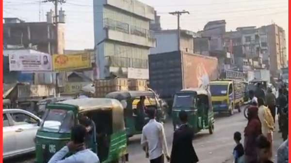 গোয়ালাবাজার বাজার নয়, যেন অটোরিকশা স্ট্যান্ড