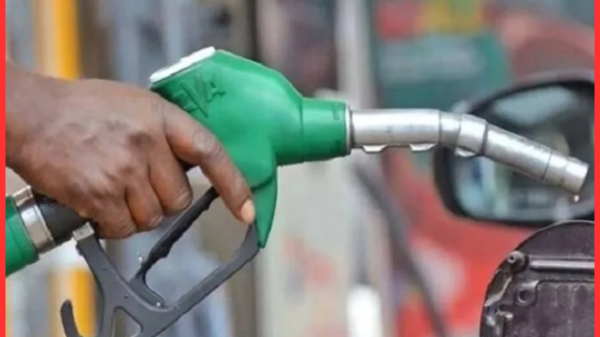 আজ থেকে নতুন রেশনিং পদ্ধতিতে তেল বিক্রি শুরু