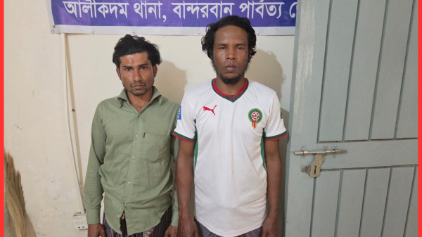 আলীকদমে সেনা ক্যান্টিন চেকপোস্টে দুই রোহিঙ্গা আটক