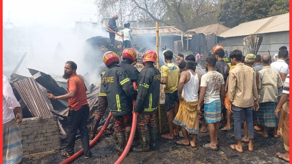 রাজবাড়ীর বহরপুর বাজারে ভয়াবহ অগ্নিকাণ্ড, ২১টি দোকান পুড়ে কোটি টাকার ক্ষতি