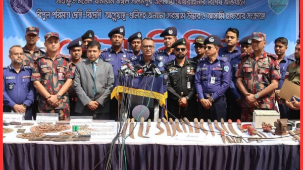 চট্টগ্রামের সীতাকুন্ডে বিপুল পরিমাণ অস্ত্র উদ্ধার, ২২ সন্ত্রাসী আটক