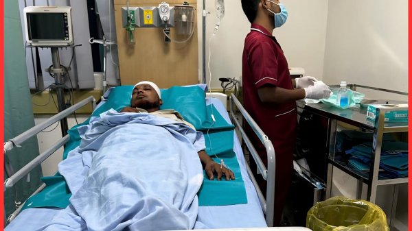 রূপগঞ্জে তুচ্ছ ঘটনায় কৃষকদল নেতাসহ ৪ জনকে কুপিয়ে গুরুতর জখম