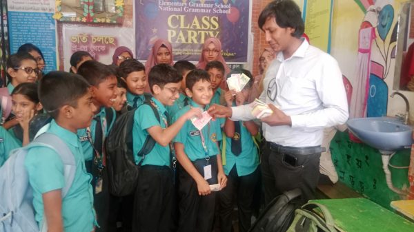 ঈদ পরবর্তী শিক্ষার্থীদের সালামি দিল ন্যাশনাল গ্রামার স্কুল
