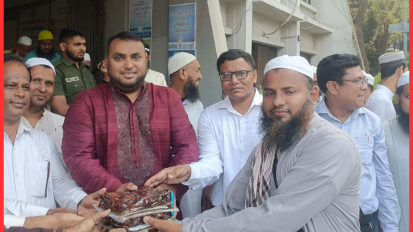 নওগাঁর আত্রাইয়ে এতিম ও মাদ্রাসা শিক্ষার্থীদের জন্য সৌদি আরবের উপহারের খেজুর বিতরণ