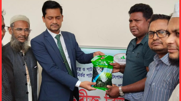 সালথায় পাটচাষিদের মাঝে বিনামূল্যে পাটবীজ বিতরণের উদ্বোধন