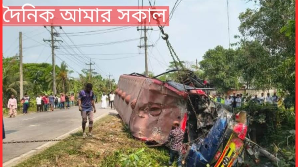 বাকেরগঞ্জে বাস খাদে পড়ে আহত ৬, দুইজনের অবস্থা আশঙ্কাজনক