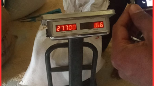 নবীনগরে ওএমএসের চাল কম দেওয়া ও অতিরিক্ত টাকা আদায়ের অভিযোগ