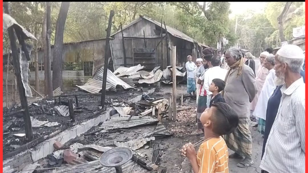 মাদারীপুরের শিবচরে অগ্নিকাণ্ডে ৭ দোকান পুড়ে ছাই, ক্ষতি প্রায় ৮ লাখ টাকা