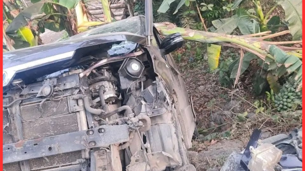 কুড়িগ্রামে এমপির গাড়ি খাদে, অল্পের জন্য বাঁচলেন ড. আতিক মুজাহিদ