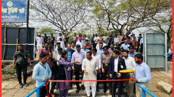 ঈদযাত্রায় স্বস্তি: শিমুলিয়া ঘাট থেকে বরিশাল-চাঁদপুরে বিশেষ লঞ্চ সার্ভিস চালু