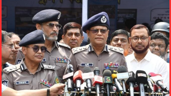 গাবতলি বাস টার্মিনালে ঈদযাত্রা নিরাপত্তা পরিদর্শনে আইজিপি ও ডিএমপির