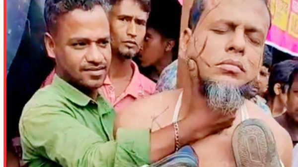 কবিরহাটে প্রতারণার চেষ্টা, যুবককে জনতার হাতে ধরা