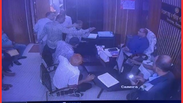 টেন্ডার না পেয়ে স্বাস্থ্য কর্মকর্তাকে হুমকির অভিযোগ, কিশোরগঞ্জ হাসপাতালে চিকিৎসা বন্ধ