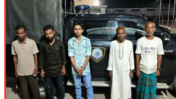 বগুড়ায় গাঁজা-অ্যালকোহলসহ ৫ জন গ্রেফতার, ভ্রাম্যমাণ আদালতে সাজা