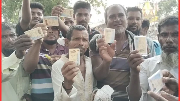 বাউফলে জেলেদের চাল বিতরণে নানা অনিয়ম: ৮০ কেজির স্থলে মিলছে ৭৫ কেজি