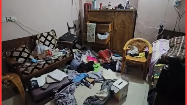 রূপগঞ্জে লন্ডন প্রবাসীর বাড়িতে দুর্ধর্ষ ডাকাতি, কোটি টাকার মালামাল লুট — এক মাসে ৬ ঘটনায় জনমনে আতঙ্ক