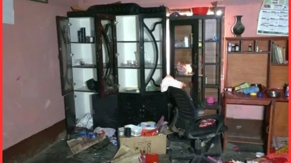 ডোমারে মামলার আতঙ্কে পাড়া ফাঁকা, ২৫ বাড়িতে লুটপাটের অভিযোগ