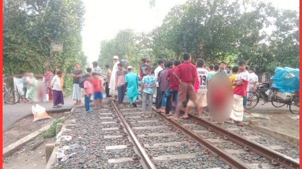 ট্রেন থেকে গরু বাঁচাতে গিয়ে তিন পশুসহ মালিকের মৃত্যু