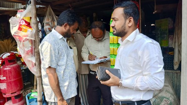 ভাঙ্গুড়ায় মুদি দোকানে ভ্রাম্যমাণ আদালতের অভিযানে জরিমানা