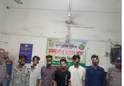 চকবাজার থানা ও লালবাগ পুলিশ ফাঁড়ীর বিশেষ অভিযানে বিভিন্ন অপরাধে জড়িত ছয় জন গ্রেফতার