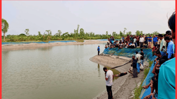 আশুগঞ্জে বিপুল পরিমাণ বিদেশি সিগারেট ও গাঁজাসহ ০৪ জন গ্রেফতার