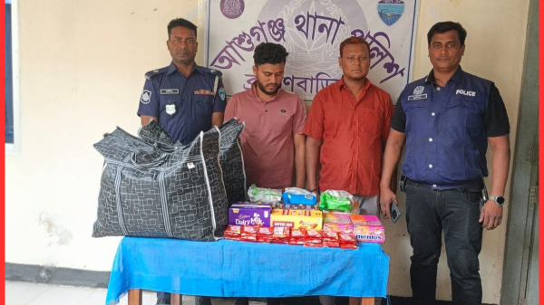 প্রাইভেটকার হতে চোরাচালানকৃত মালামাল উদ্ধারসহ ২ চোরাকারবারি গ্রেফতার