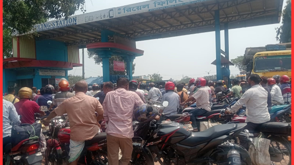 ভোগান্তি আর রোদে পুড়ে অপেক্ষা, স্বস্তি শুধু তেল প্রাপ্তিতে