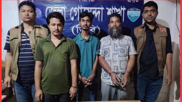 নোয়াখালীতে বসতবাড়িতে লুকিয়ে রাখা ১২০০ লিটার পেট্রোল উদ্ধার, গ্রেপ্তার ৩