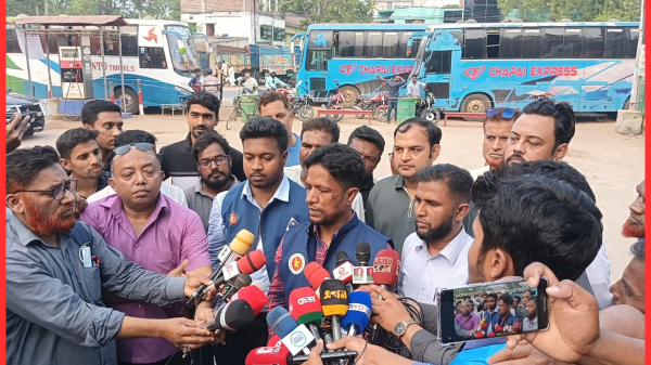 চাঁপাইনবাবগঞ্জে ফিলিং স্টেশন পরিদর্শনে বিএসটিআই কর্মকর্তারা