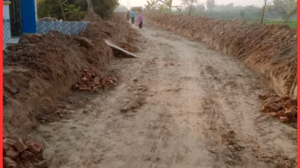 নওগাঁর আত্রাই নদীর দক্ষিণ পাড়ের সড়কের সংস্কার কাজ শুরু, স্বস্তি ফিরছে এলাকাবাসীর