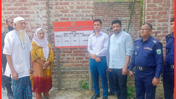 নাটোরের গুরুদাসপুরে সরকারি রাস্তা দখলের অভিযোগে জরিমানা, নির্মাণে বাধা