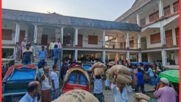 বাউফলে জেলেদের চাল আত্মসাৎ: সংবাদ প্রকাশ না করার অনুরোধ প্যানেল চেয়ারম্যানের